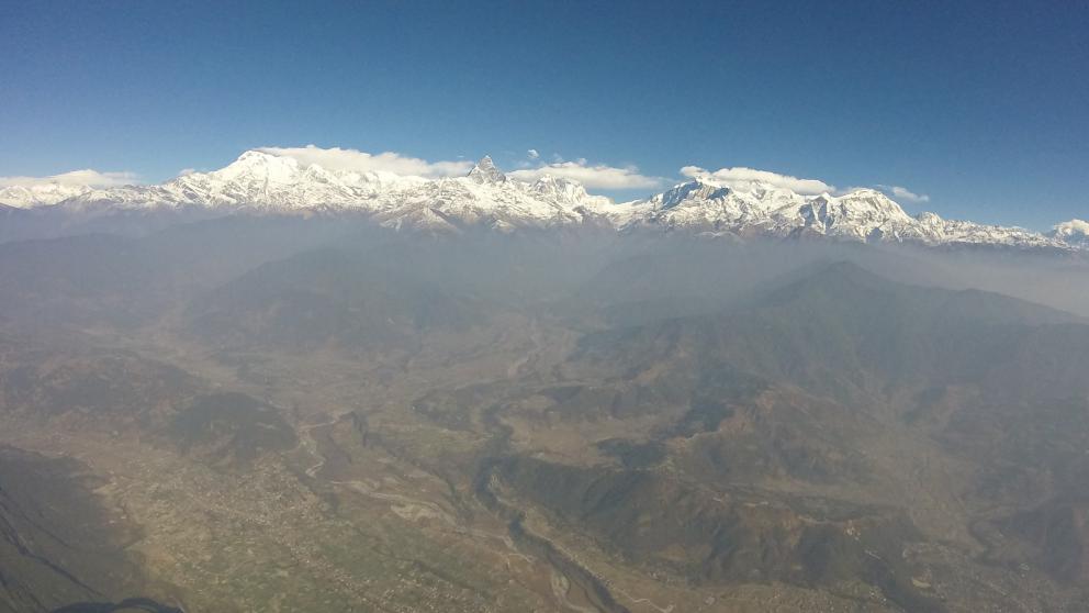 Nepal suffers from severe air pollution. Only the summits around the Annapurna – the tenth highest mountain worldwide – are atop the smog layer. This research project is looking into the effects of air pollutants on the regional climate.