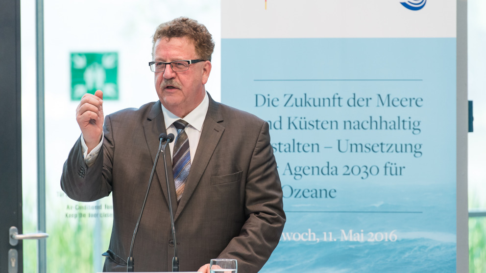 BMZ-Staatssekretär Hans-Joachim Fuchtel sprach über das deutsche Engagement für den Schutz der Meere. © IASS/Thomas Ecke