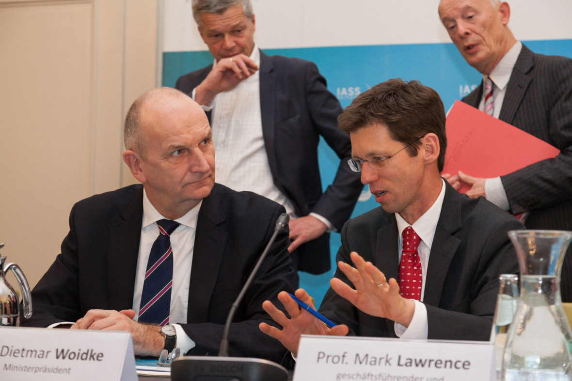 IASS Director Mark Lawrence in conversation with the Governor of Brandenburg, Dietmar Woidke