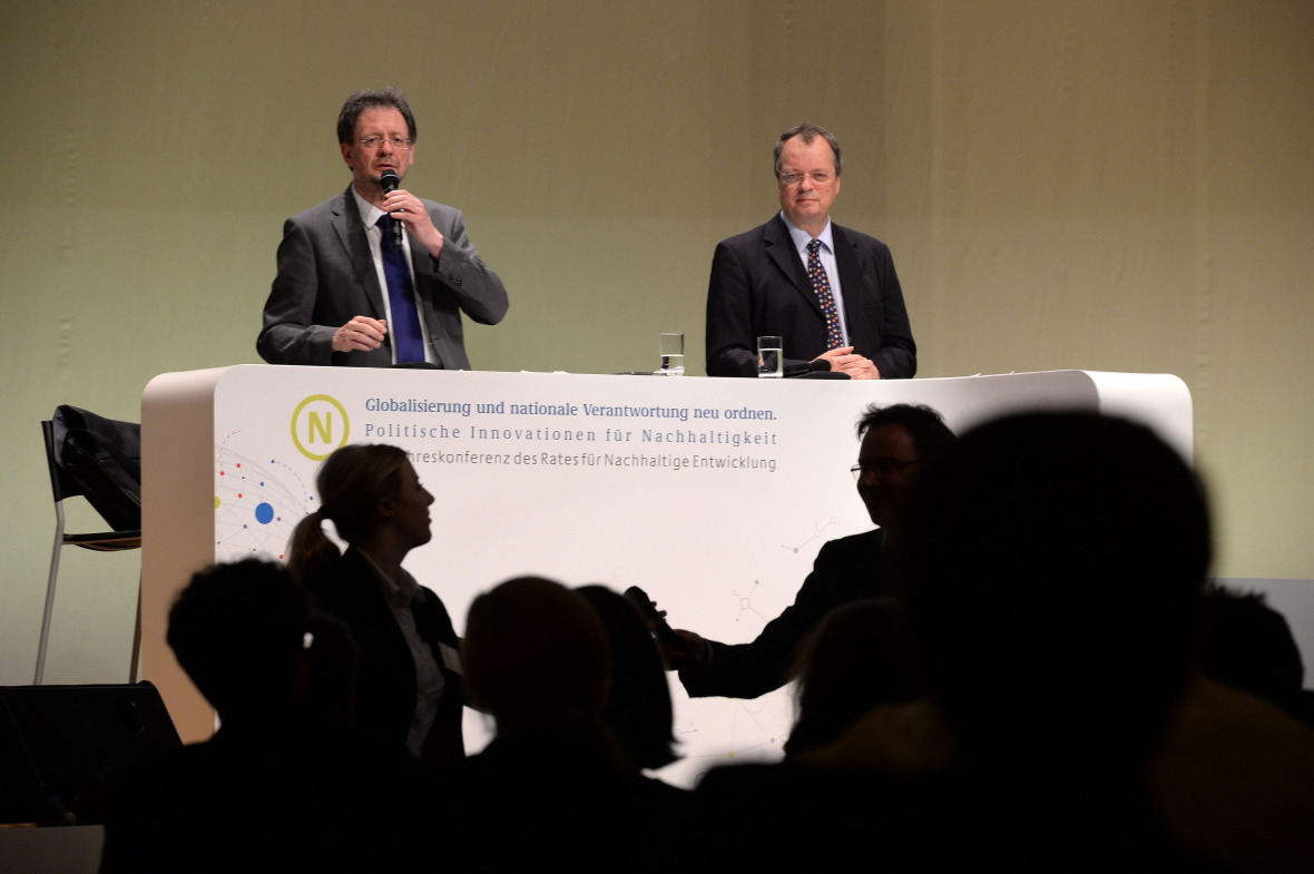 Alexander Müller und R. Andreas Kraemer bei der Jahreskonferenz des Rates für Nachhaltige Entwicklung. (c) RNE