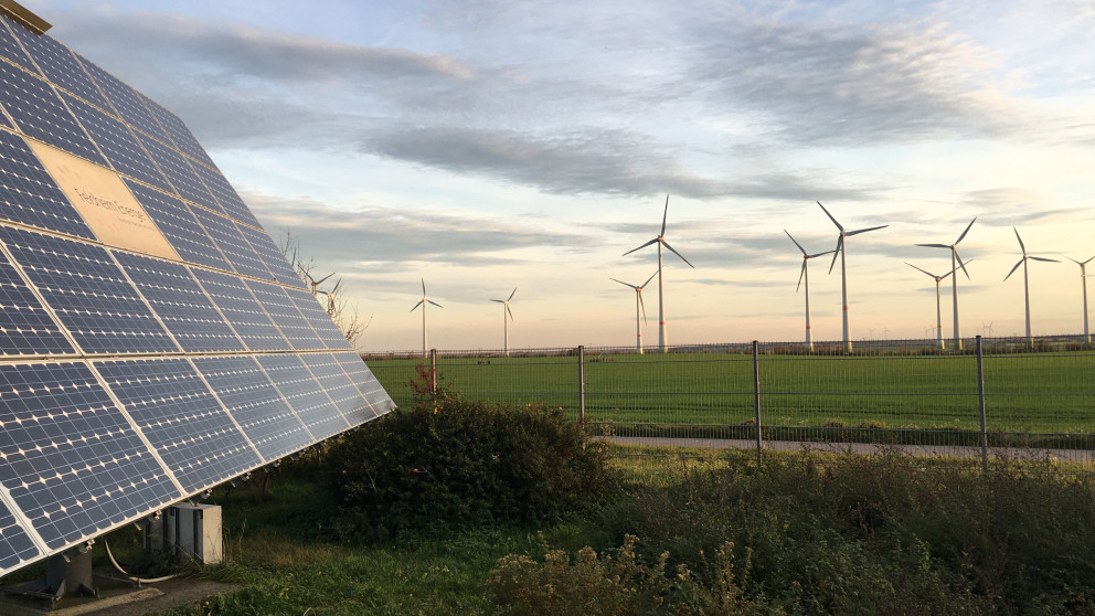 Photovoltaik und Windkrafträder Feldheim