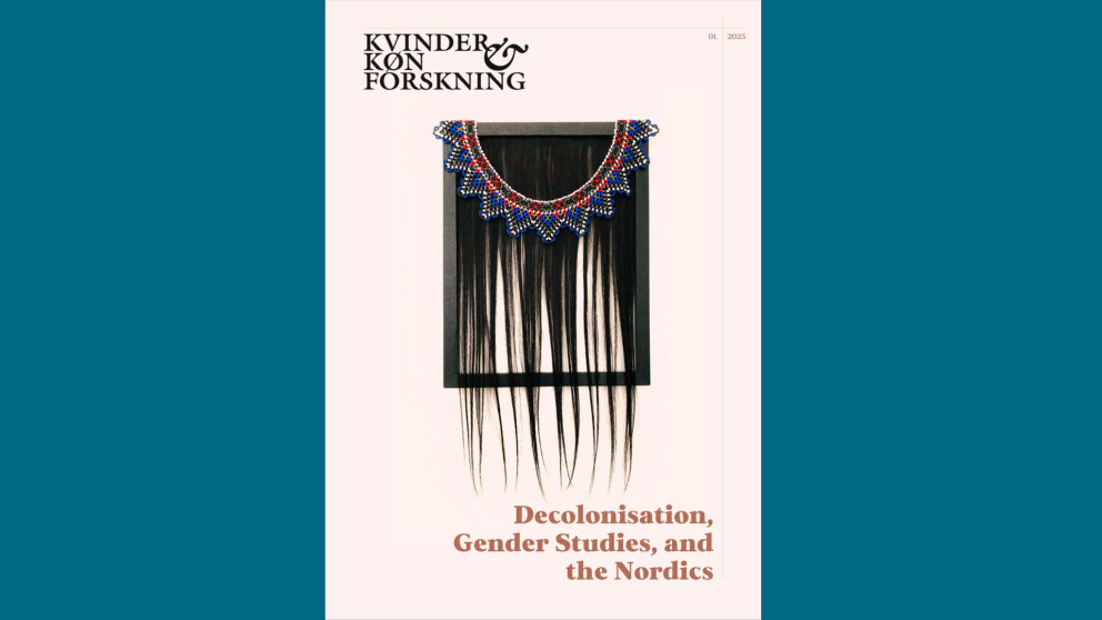 Cover der Sonderausgabe mit „Trophe – Pearls“ von Julie Edel Hardenberg, bildende Kalaaleq Künstlerin und Doktorandin (Universität Kopenhagen/Königliche Dänische Akademie der Schönen Künste).