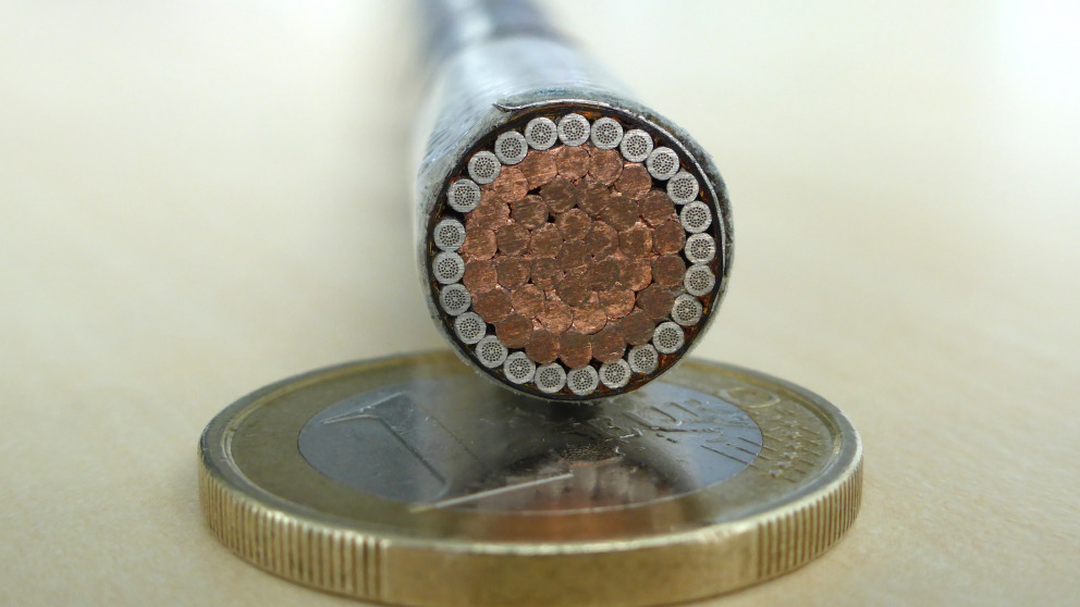 MgB2 Conductor vs Euro Coin.jpg