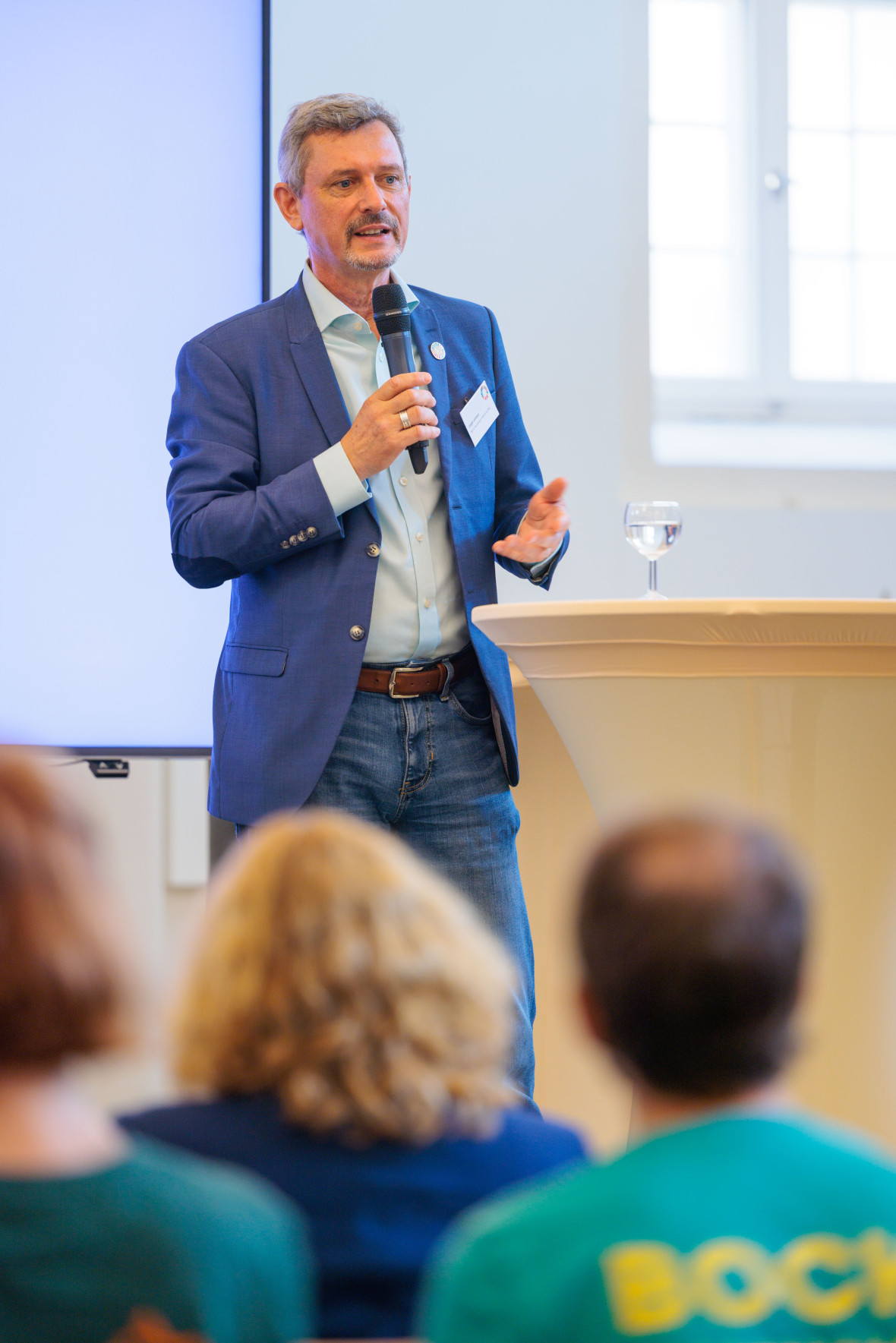 Jürgen Janssen, des Rates für Nachhaltige Entwicklung (RNE), hielt einen Impulsvortrag über Nachhaltigkeit in Zeiten wirtschaftlicher Umbrüche und gesellschaftlicher Spannungen,