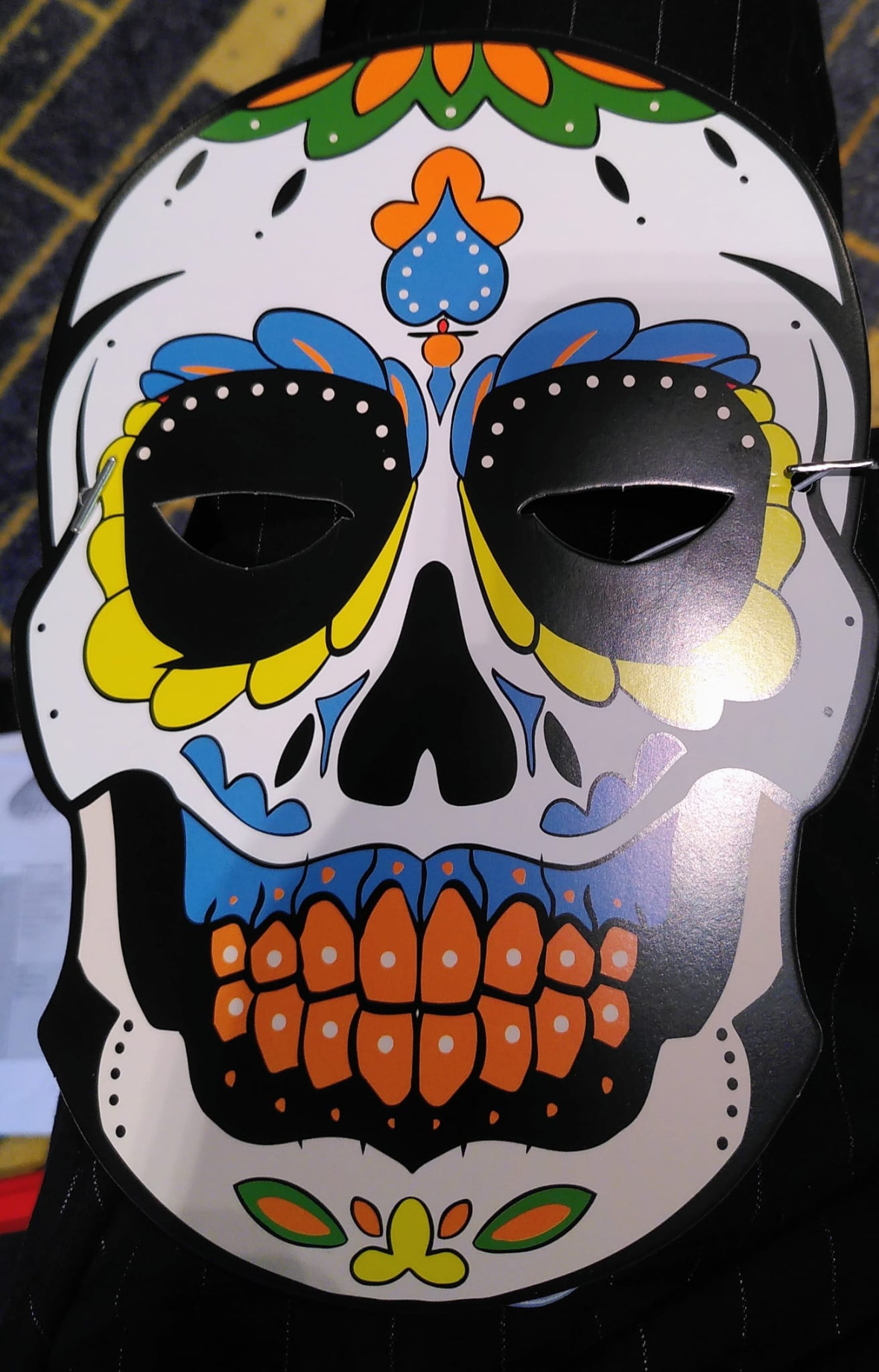 Der Planet gegen den Tod: Beim Rollenspiel setzten Teilnehmende diese Maske auf.