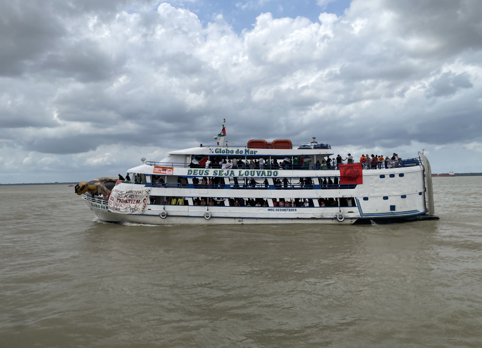 Überall im Amazonasgebiet werden neue Abbau- und Infrastrukturprojekte unter dem Banner der „Entwicklung“ vorangetrieben. Trotz dieses Drucks schaffen die lokalen Gemeinschaften weiterhin neue Formen des Lebens und des Widerstands.