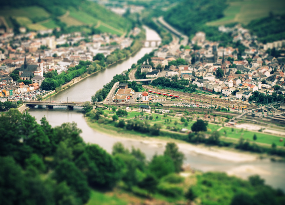 Do we need to redefine "business" to create just and sustainable cities? The transformation of our urban spaces requires a departure from purely profit-oriented models towards a way of doing business that creates social value and fosters social justice and ecological responsibility.