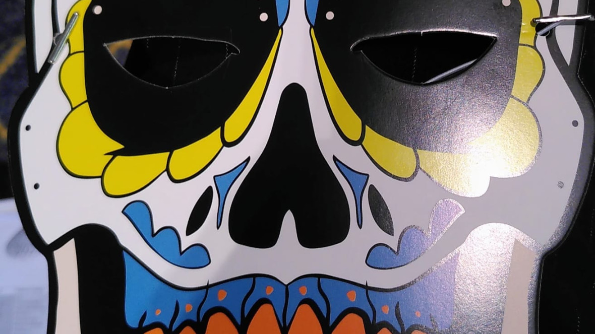 Der Planet gegen den Tod: Beim Rollenspiel setzten Teilnehmende diese Maske auf.